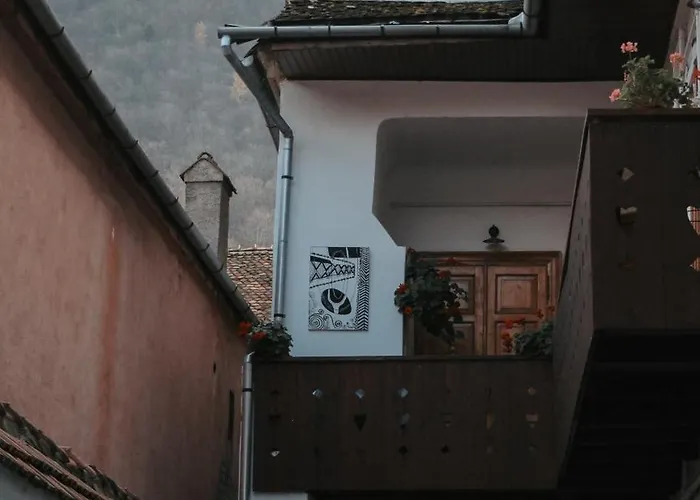 Narrow Lane Residence